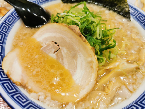 「豚骨醤油ラーメン」@麺家 くさび 郡山本店の写真