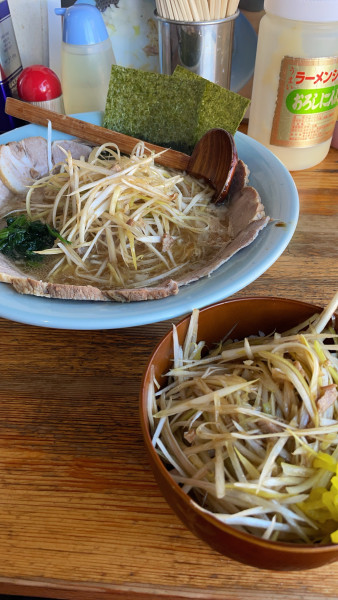 「ネギチャーシュー➕ネギ丼」@ラーメンショップ 椿 上彦川戸店の写真