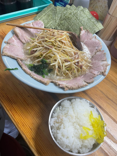 「塩ネギチャーシューメン+ネギ+海苔+半ライス」@ラーメンショップ 椿 上彦川戸店の写真
