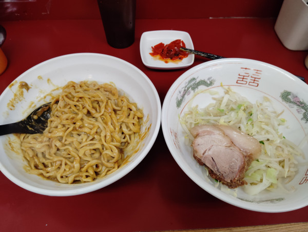 「ラーメン　少なめ　900円　グッチーズカレー　250円」@ラーメン二郎 相模大野店の写真