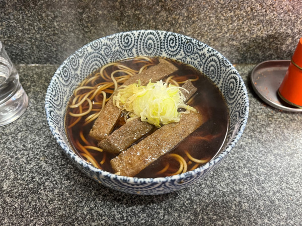 「きつねそば410円」@ひさごの写真