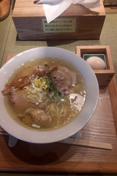 「塩貝出汁らぁ麺＋貝味玉＋広島産牡蠣」@らぁ麺 牡蠣と貝の写真