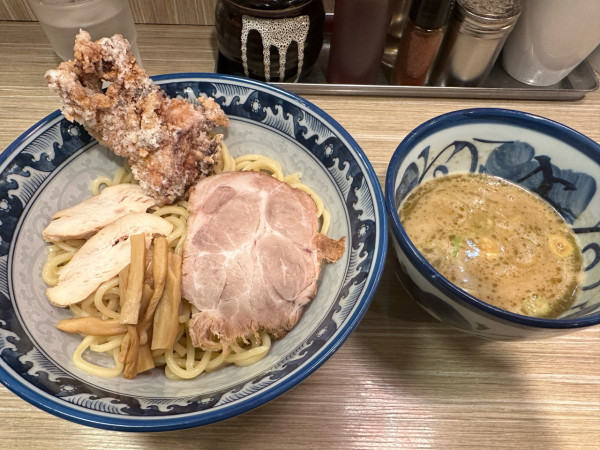 「鶏つけ麺+からあげ」@秋葉原つけ麺 油そば 楽の写真