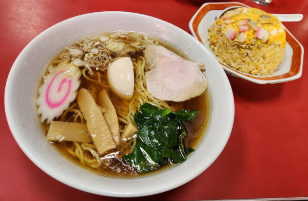 「ラーメン　半五目チャーハン」@朋友の写真