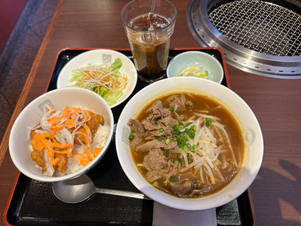「日替ランチ（牛すじカレー拉麺・唐揚げコチュマヨ丼）810円」@朝鮮飯店 高崎駅西口店の写真
