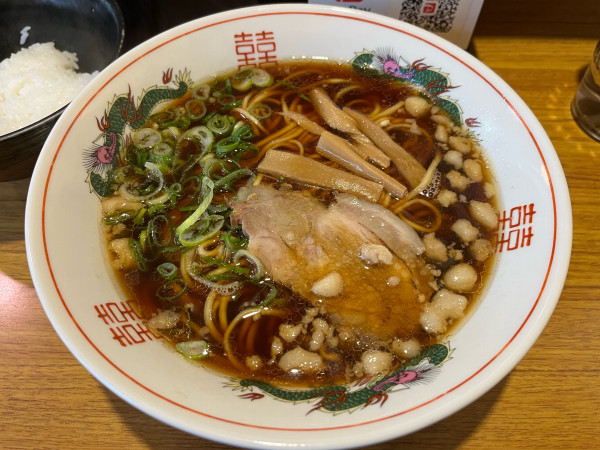 「黒い中華そば+半ライス少なめ」@西國やの写真