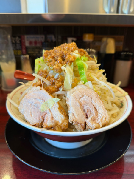 「小ラーメン　全マシマシ」@ぶっ豚 京王稲田堤店の写真