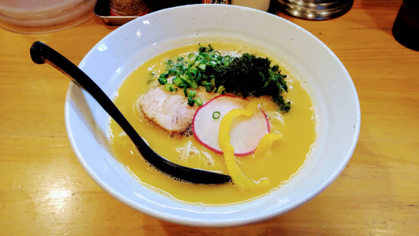 「鶏白湯 生からし」@麺場 鶏源 TORIGEN 黄金町店の写真