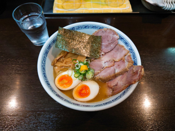 「焼豚らーめん(味玉付き)」@らーめん はやしの写真