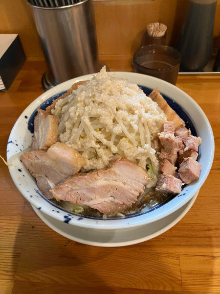 「チャーシュー麺大盛り　ほぐしチャーシュー　野菜増しアブラ増し」@連の写真