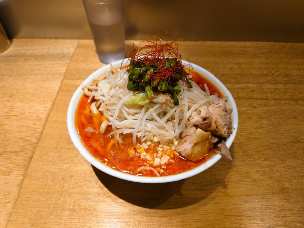 「【限定】赤いラーメン」@MEN YARD FIGHTの写真
