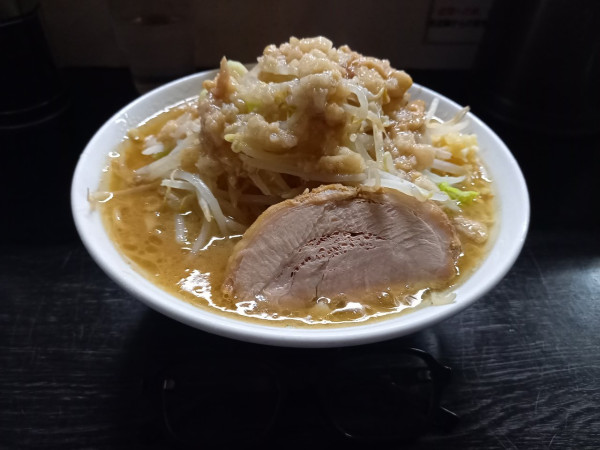 「ミニラーメン(にんにく少し・野菜・アブラ)」@豚星。の写真