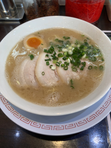 「ラーメン（白）　900円」@博多らーめん ひまわりの写真