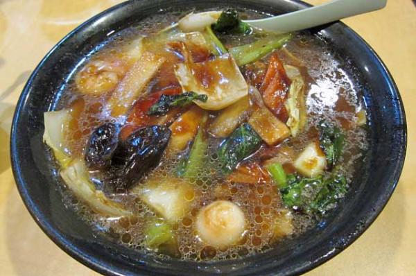 「五目湯麺　750円」@花彫酒家の写真