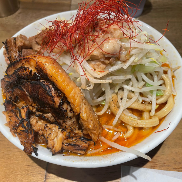 「トムヤムラーメン＋炙りチャーシュー」@MEN YARD FIGHTの写真