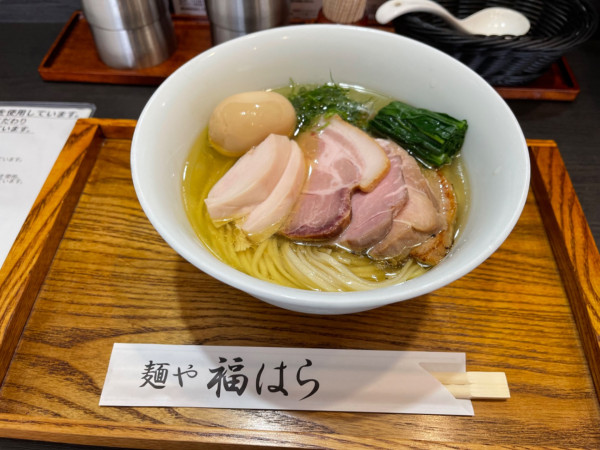 「チャーシュー芳醇鶏そば(塩)トッピング味玉」@麺や 福はらの写真