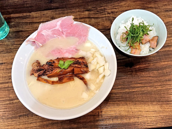 「【限定】ラム白湯らーめん ver.4、まかない丼」@MUKAN78の写真