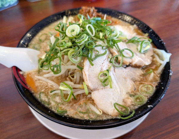 「濃厚味噌ラーメン1078円」@ラーメン魁力屋 さいたま大和田店の写真