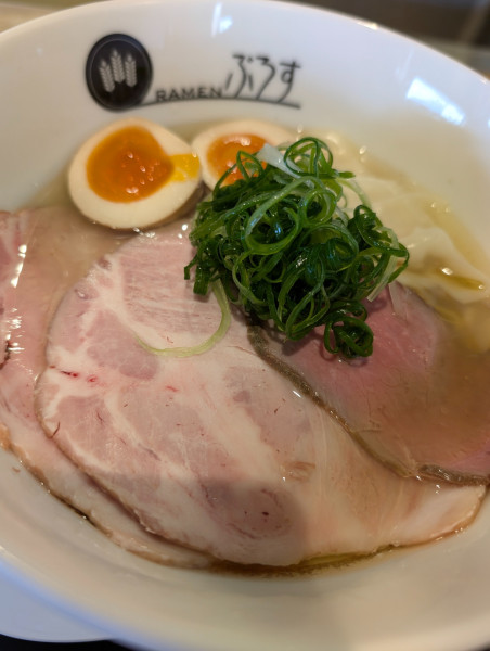 「潮塩SOBA全部のせ」@Ramenぶろすの写真