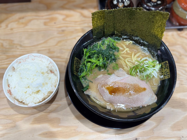 「ラーメン880円＋無料小ライス」@横浜家系ラーメン 大幸家の写真