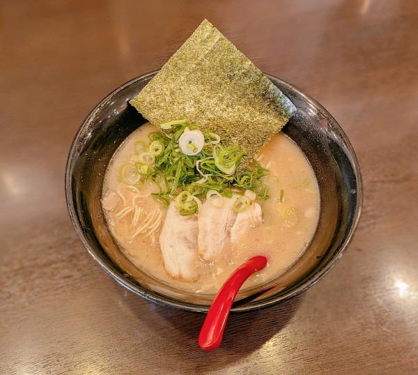 「博多ラーメン」@ラーメン本丸 小牧店の写真