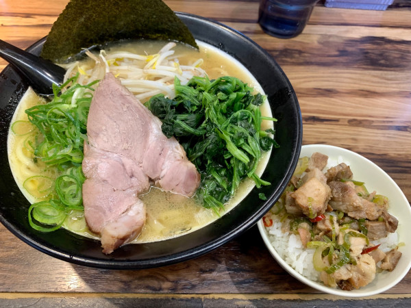 「太麺野菜3点盛＋ミニチャーシュー飯」@豚骨醤油らーめん 誠屋 八幡山本店の写真