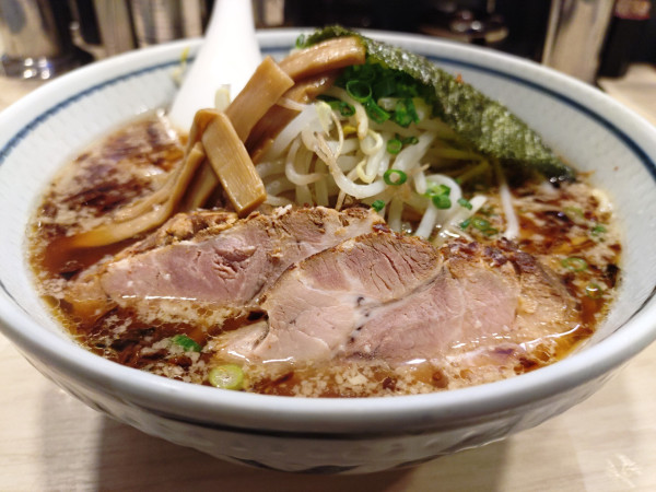 「醤油らーめん、大盛」@らーめん はな火屋の写真