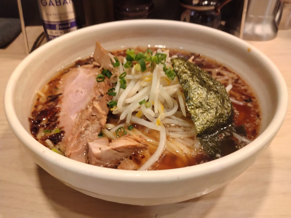 「醤油らーめん」@らーめん はな火屋の写真