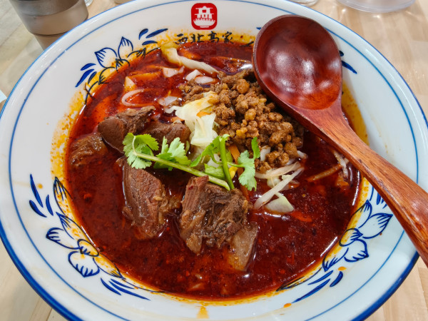 「麻辣牛肉ビャンビャン麺」@西北高家の写真
