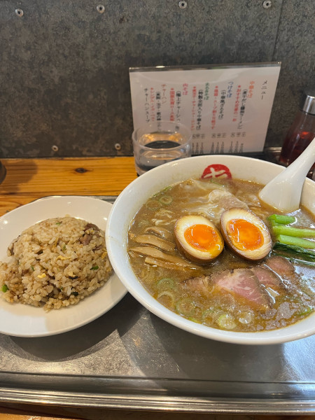 「まるきそば（中）+ チャーハン（小）」@中華そば まるきの写真