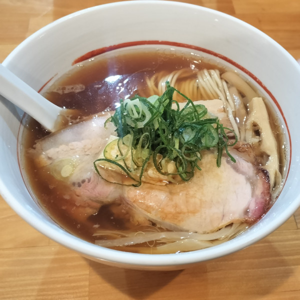 「ラーメン正油」@川の先の上の写真