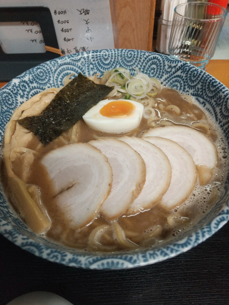 「濃厚中華そば(トッピング：チャーシュー)」@つけ麺 中華そば 佐とうの写真