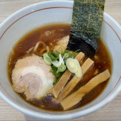 醤油そば（手揉み麺・普通盛：900円）