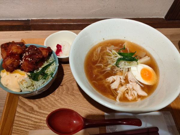 「発酵ラーメン定食（鶏と醤油の麹ラーメン、唐揚げ丼）」@発酵ラーメンizuruの写真