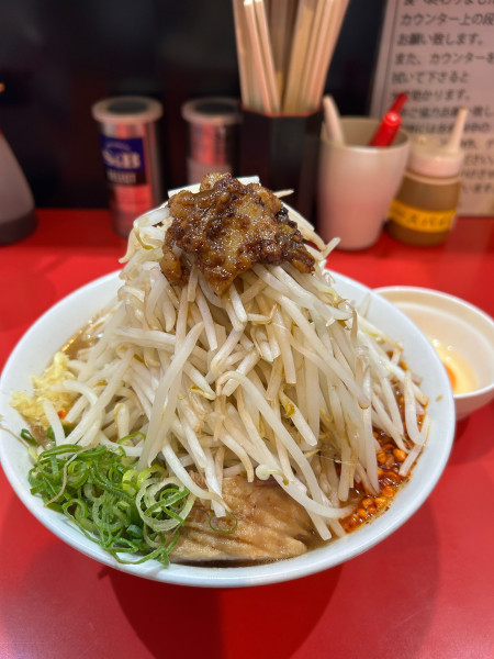 「ラーメン 生卵 900+80円」@用心棒 市ヶ谷飯田橋の写真