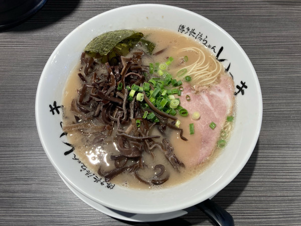 「ラーメン＋きくらげ　替え玉×3」@博多長浜らーめん いっき 戸塚安行店の写真