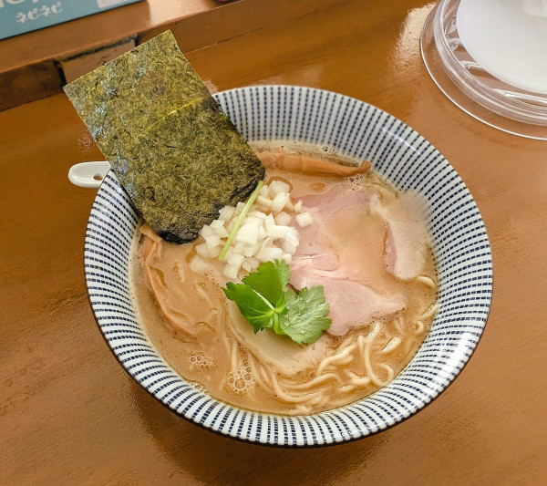 「濃厚煮干し鶏白湯」@中華そば 星義の写真