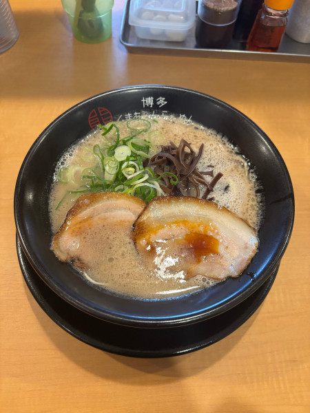 「クリーミーとんこつ」@博多くまちゃんらぁめん 春日店の写真