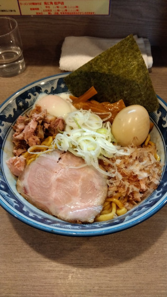 「油そば(普通)+温玉+くん玉」@兎に角 松戸店の写真