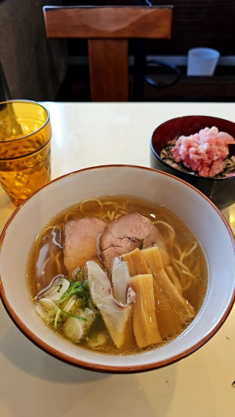 「あら焚き中華そば 醤油とマグロのたたき丼」@中華そば GO.TO.KU ~仁~の写真