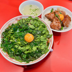 ニラ中華そば(1100円)+純レバ丼(750円)
