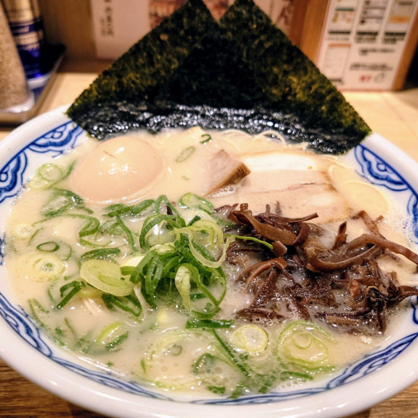 「由丸らーめん」@由丸 芝大門店の写真