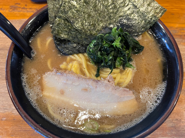 「ラーメン900円＋麺中盛り100円」@ラーメン 大山家の写真