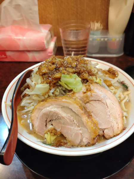 「小ラーメン　アブラマシマシ　オマケ柚子胡椒」@ぶっ豚 聖蹟桜ヶ丘店の写真