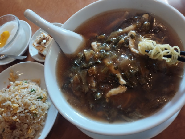 「ランチ 高菜そば＋半チャーハン(890)」@慶和楼の写真