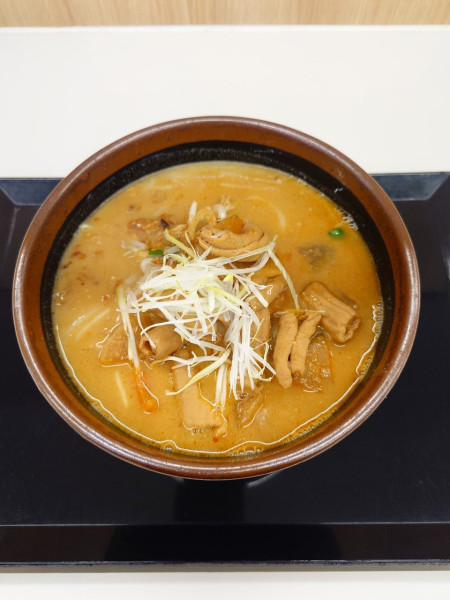 「北海道味噌󠄀もつ煮ラーメン」@麺場 田所商店 酒々井PA(上り)店の写真