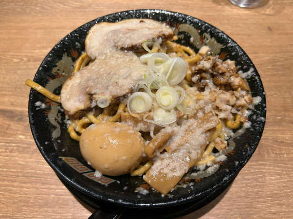 「爆盛油脂麺」@らーめん 平太周 吉祥寺店の写真