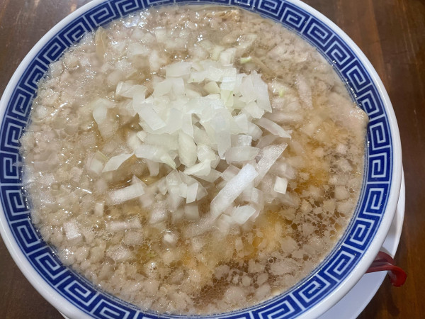 「中華そば玉ねぎトッピング」@新潟発祥 なおじ 御茶ノ水店の写真