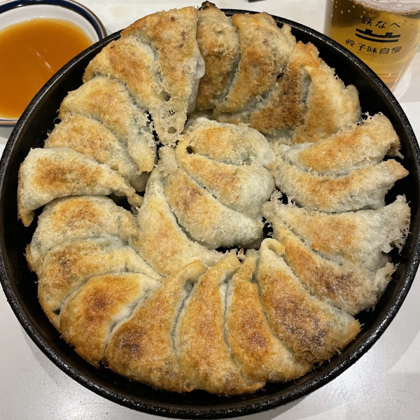 「焼餃子 550円 × 3人前 + ビール中瓶 550円」@博多祇園鉄なべの写真