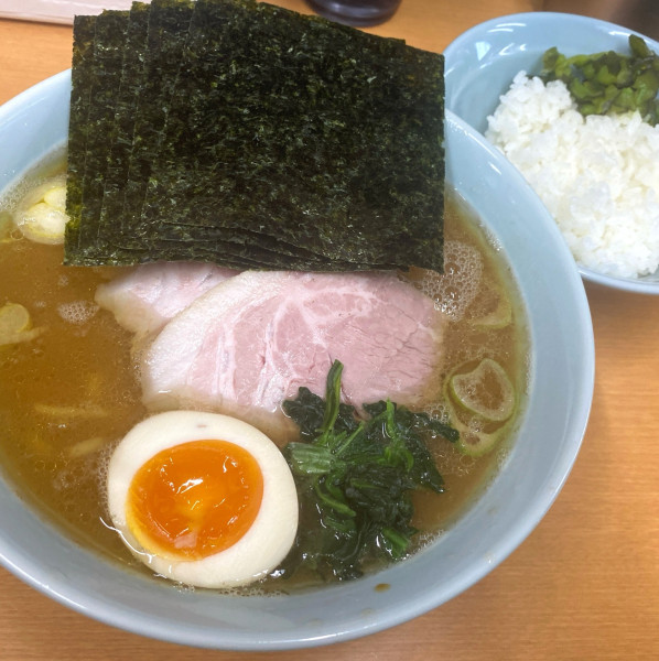 「特製ラーメン900円＋半ライス50円」@横浜らーめん 武蔵家 綾瀬店の写真